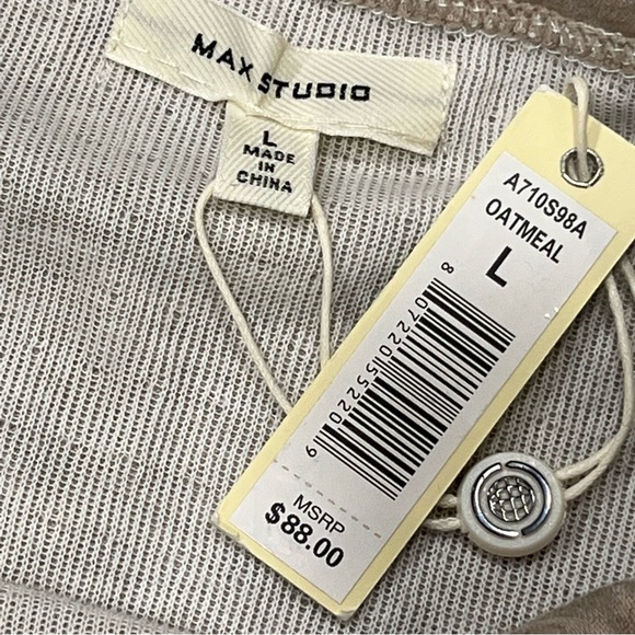 NEW Max Studio Women’s Oatmeal Tan Split Neck Pullover Top - Picture 5 of 7